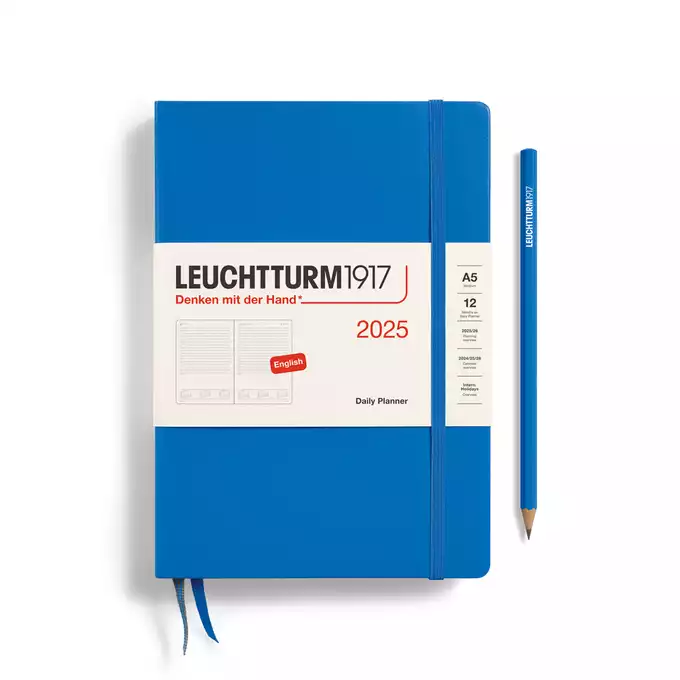 PLANER DZIENNY LEUCHTTURM1917 MEDIUM (A5) 2025 12 MIESIĘCY SKY (NIEBIESKI)