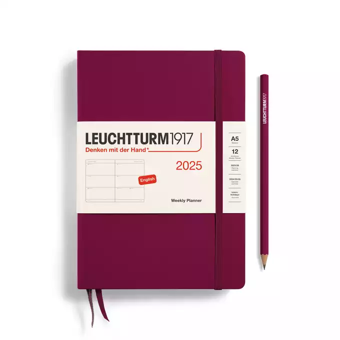 PLANER TYGODNIOWY POZIOMY LEUCHTTURM1917 MEDIUM (A5) 2025 PORT RED (BORDOWY)