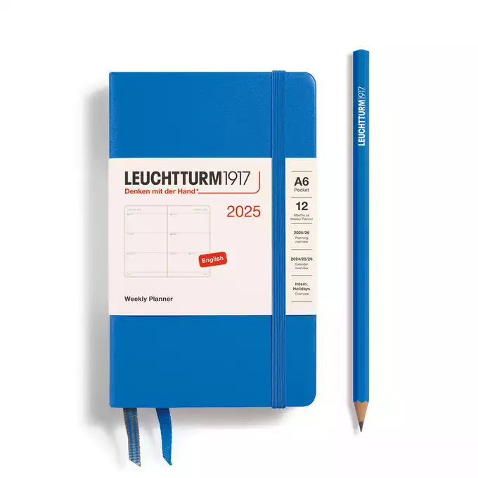 PLANER TYGODNIOWY POZIOMY LEUCHTTURM1917 POCKET (A6) 2025 SKY (NIEBIESKI)