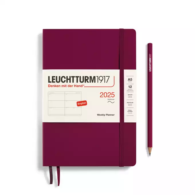 PLANER TYGODNIOWY POZIOMY LEUCHTTURM1917 W MIĘKKIEJ OPRAWIE MEDIUM (A5) 2025 PORT RED (BORDOWY)