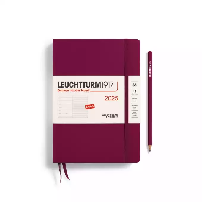 PLANER TYGODNIOWY Z NOTATNIKIEM LEUCHTTURM1917 MEDIUM (A5) 2025 PORT RED (BORDOWY)