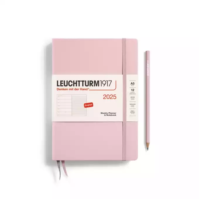 PLANER TYGODNIOWY Z NOTATNIKIEM LEUCHTTURM1917 MEDIUM (A5) 2025 POWDER (PUDROWO RÓŻOWY)