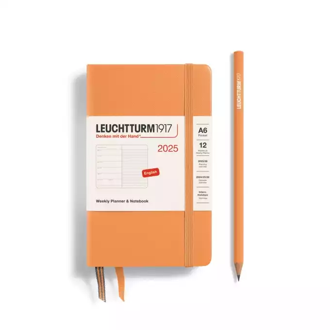 PLANER TYGODNIOWY Z NOTATNIKIEM LEUCHTTURM1917 POCKET (A6) 2025 APRICOT (MORELOWY)