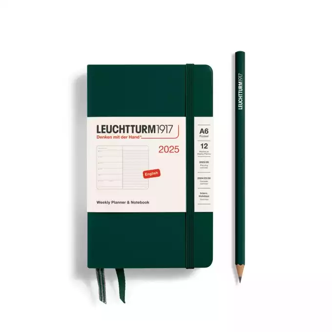 PLANER TYGODNIOWY Z NOTATNIKIEM LEUCHTTURM1917 POCKET (A6) 2025 FOREST GREEN (CIEMNOZIELONY)