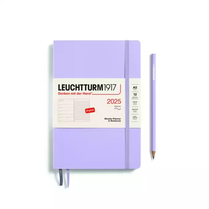 PLANER TYGODNIOWY Z NOTATNIKIEM LEUCHTTURM1917 W MIĘKKIEJ OPRAWIE MEDIUM (A5) 2025 LILAC (LILIOWY)