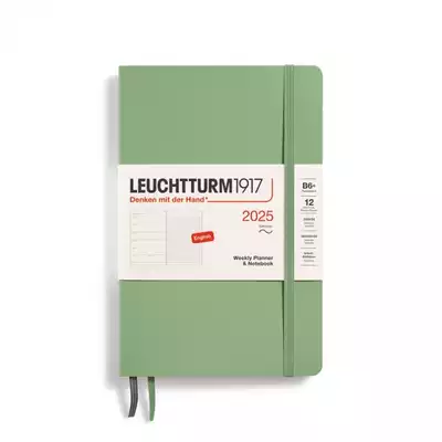 PLANER TYGODNIOWY Z NOTATNIKIEM LEUCHTTURM1917 W MIĘKKIEJ OPRAWIE PAPERBACK (B6+) 2025 SAGE (SZAŁWIOWY)