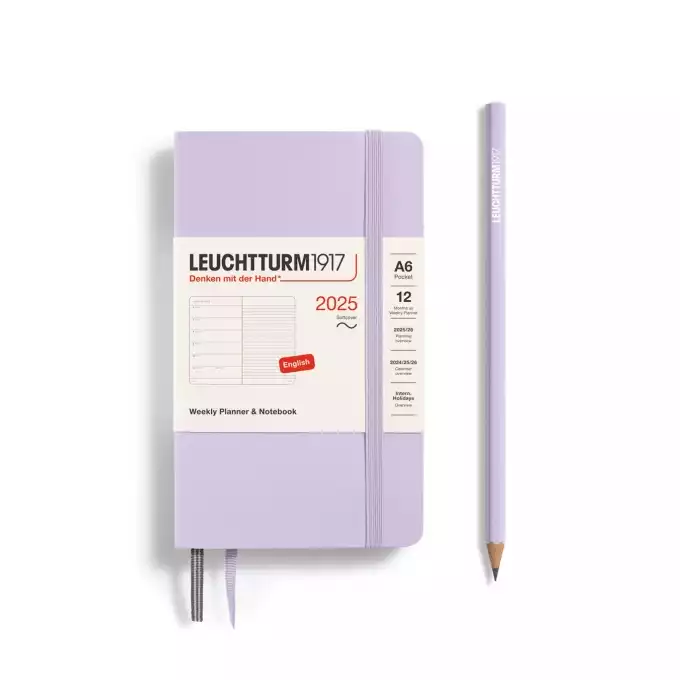 PLANER TYGODNIOWY Z NOTATNIKIEM LEUCHTTURM1917 W MIĘKKIEJ OPRAWIE POCKET (A6) 2025 LILAC (LILIOWY)