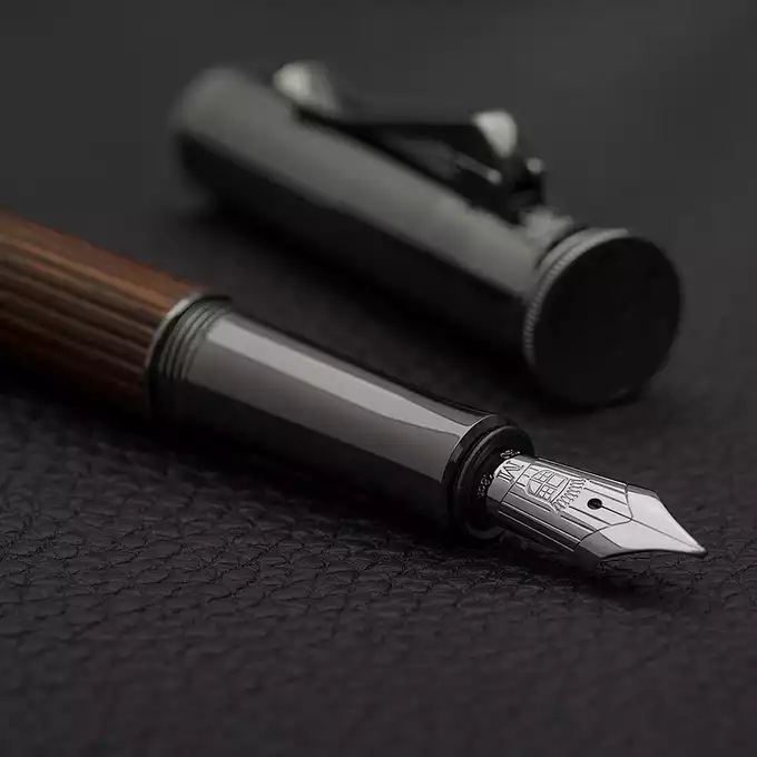 PIÓRO WIECZNE CLASSIC MACASSAR GRAF VON FABER-CASTELL, STALÓWKA M