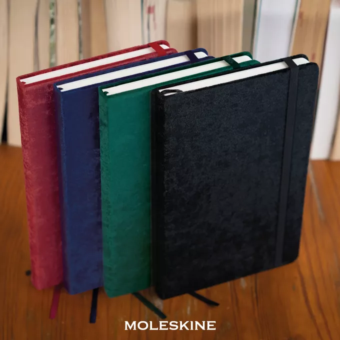 Notatnik Moleskine Large 13 × 21 cm, edycja limitowana Velvet, 176 stron w linie, niebieski